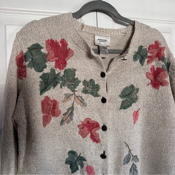 Vintage Monterey Embroidered Leaf Cardigan with buttons - Picture 2 of 15